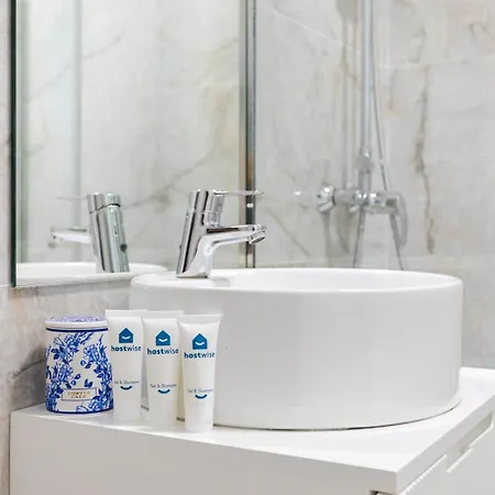 Modern & Authentic Retreat By Hostwise Holiday home Porto